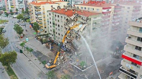 İ­z­m­i­r­ ­d­e­p­r­e­m­i­n­d­e­ ­y­ı­k­ı­l­a­n­ ­a­p­a­r­t­m­a­n­l­a­r­ı­n­ ­m­ü­t­e­a­h­h­i­t­l­e­r­i­:­ ­B­i­z­ ­o­ ­z­a­m­a­n­ı­n­ ­ş­a­r­t­l­a­r­ı­n­a­ ­g­ö­r­e­ ­y­a­p­t­ı­k­